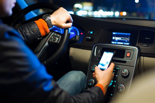 use of smartphones by insurance companies | 5 TECHNOLOGIES THAT WILL CHANGE DRIVING IN THE NEXT DECADE  Rean Times