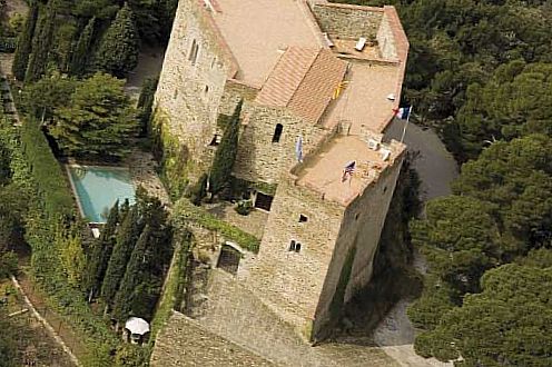 Замок Chateau de Corbere во Франции